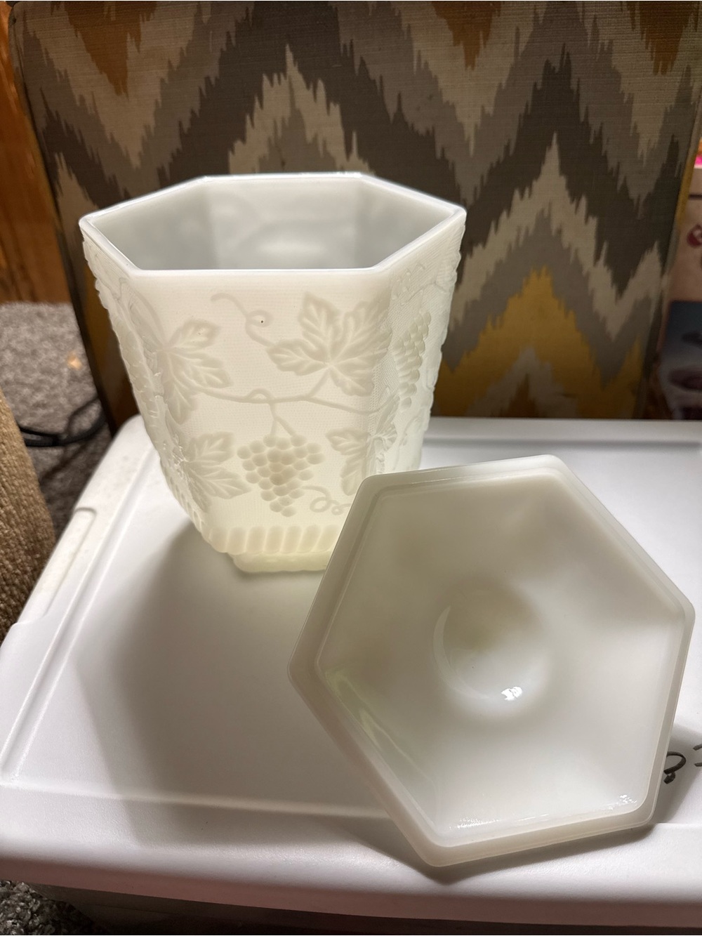 Vintage 1960's MILK GLASS FOOTED VASE / COMPOTE Grape Vine,(Fire King) NICE - Picture 2 of 3